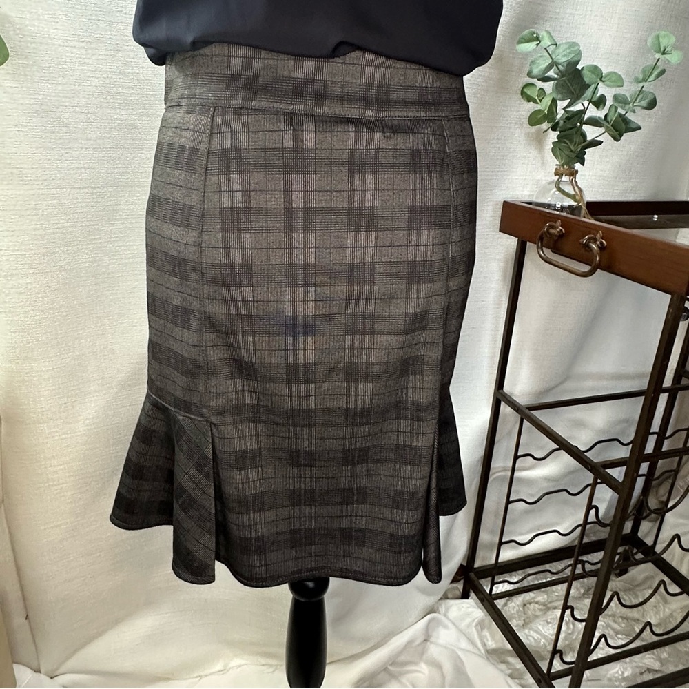 Max Studio Gray, Black & Navy Plaid Midi Pencil,Flared Hem Skirt Medium